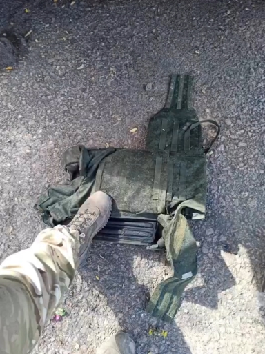 DesignChamber's tweet image. Херсонщина. Російський терорист з жетоном [«ВС россии. ВС-438694»] пройшов «десатанізацію», однак все одно потрапив до пекла. 
#всрф