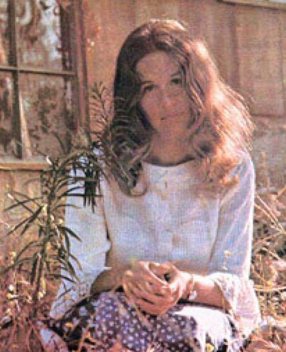 #flashbackfriday Carole King in the canyon... Photo: Guy Webster, 1970