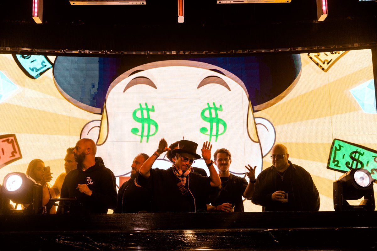 Alec Monopoly tweet media