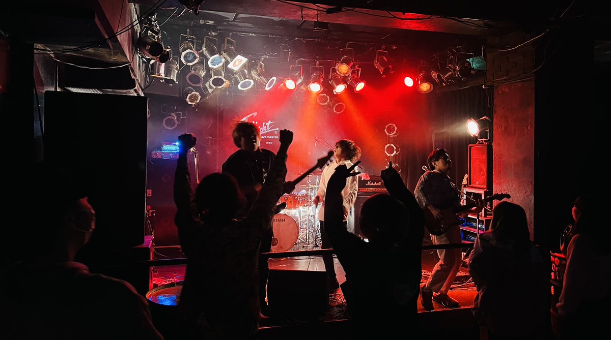 jinn_hiitan's tweet photo. 今日は府中FLIGHTでSelf-Portrait観に行ってきたよ！良いライブだったなぁ。
リザルツもめちゃくちゃ久しぶりに聴けて嬉しかったなぁ。tenoto聴きたかったけど間に合わなかった…！
私は11/11に府中FLIGHTでライブするよ！ https://t.co/g1rm3wQILn