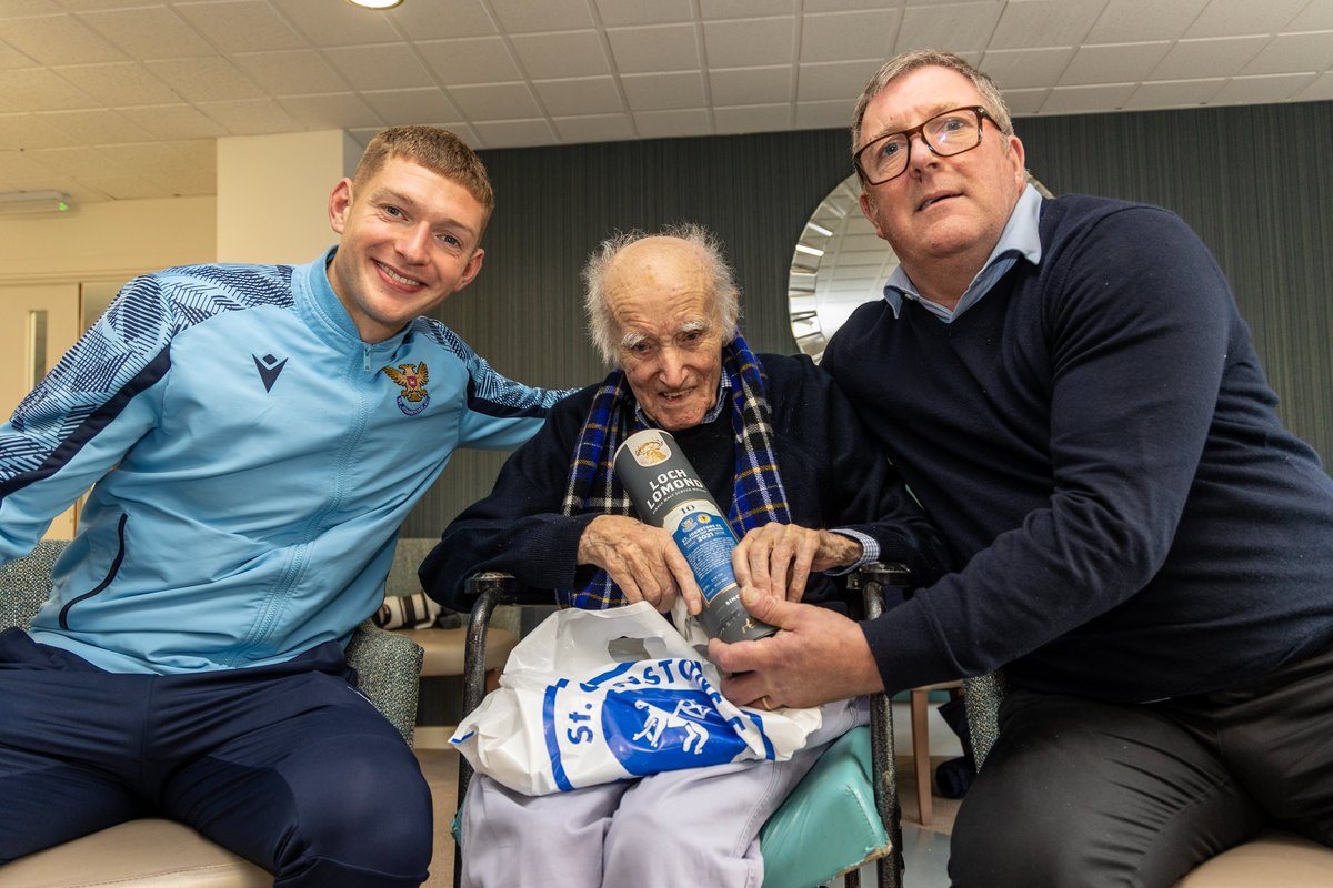 St Johnstone make lifelong fan's day with surprise visit to Ochil Care Home in Perth

bit.ly/3WdDrcj