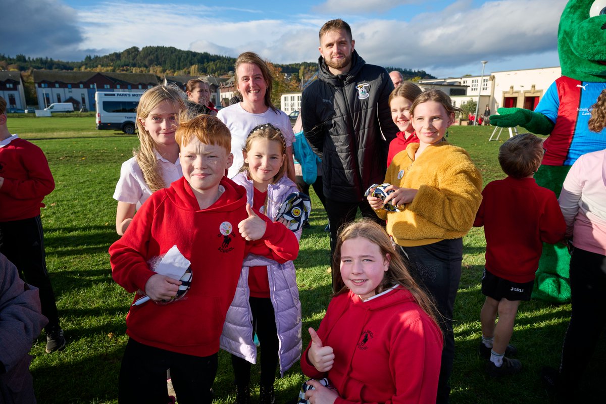 What a day ❤️ We have loved celebrating with @MareeToddMSP, @ScottishFA, @RossCounty, @ICTFC & @dalneigh_ps all showing support towards The #DailyMile - ensuring children enjoy the benefits of daily physical activity regardless of age, ability or personal circumstance 🏃‍♀️👩‍🦽🚶