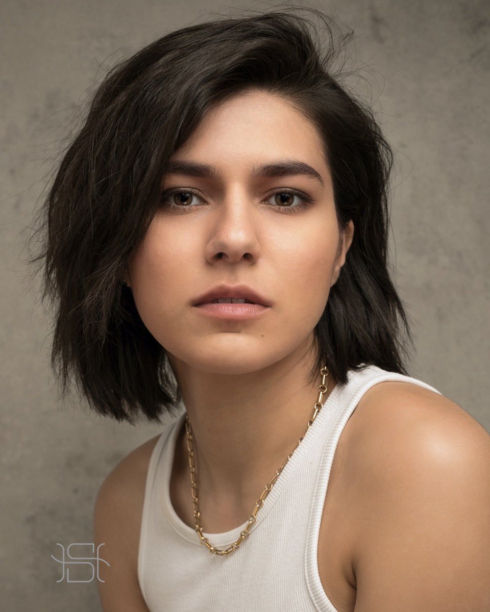 Simon & How tweet media