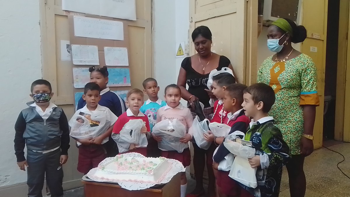 Actividades jornada #OctubreUrbano del INOTU Cienfuegos, premiados pioneros del preescolar en la Escuela Especial José Luis Tassende de las Muñecas, celebrando 31 de octubre “Día Mundial de las Ciudades”. Concurso de dibujo "La ciudad que amamos"