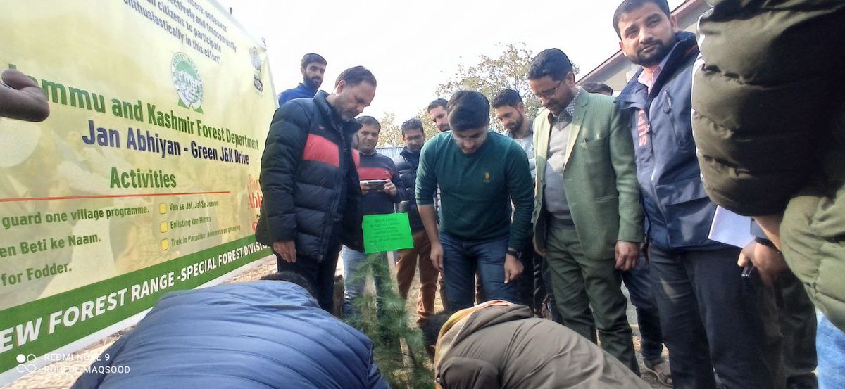 peerzada_riyaz's tweet photo. Director Tourism Kashmir, SDM NoorAbad, CEO Aharbal Development Authority, Tehsildar D.H PORA, B.D.O Manzgam, Range Officer Veshew and Officers of all other Departments participating in Plantation drive at B2V4- Panchayat Halqa Tangmarg -B District Kulgam. https://t.co/D54UHagRgV