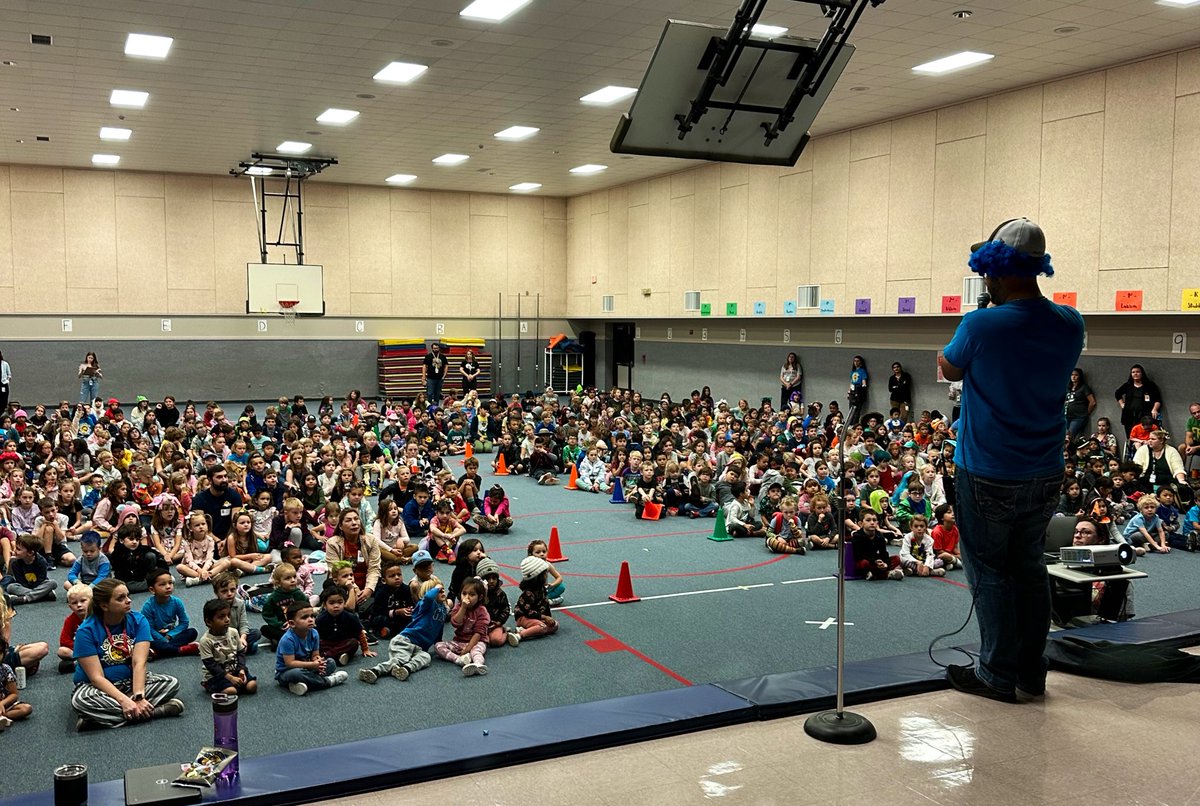 magdalenajistel's tweet image. @MrJustinGomez teaching our students about having a culture of kindness.  @Cypress_Cheetah #CYPRoadtrip