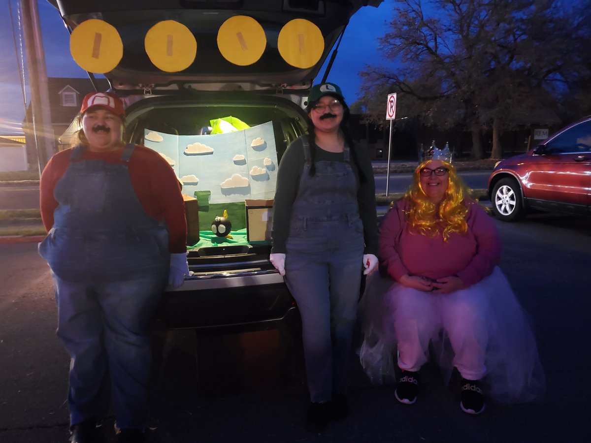 Thanks to our awesome Peoples Clinic Staff for participating in Trunk or Treat!