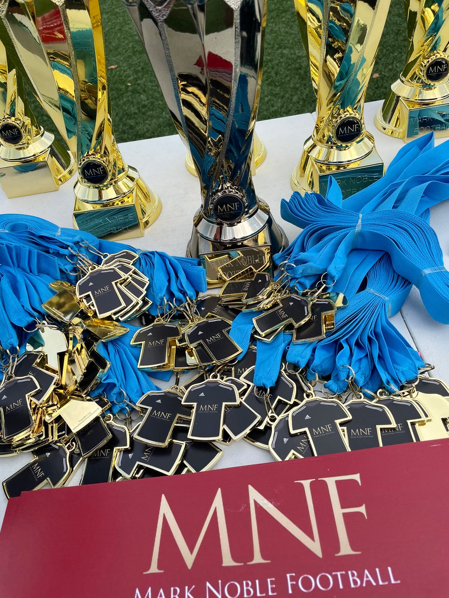 Mark Noble Football tweet media