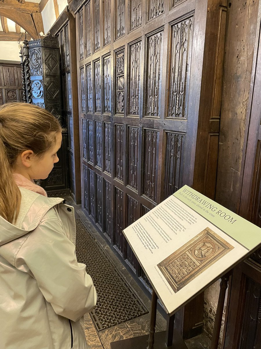 becki_bowden's tweet photo. Smithills Hall today researching more Tudor history in Bolton #prelearning @BeaumontYear6 @Beaumontprimary https://t.co/60U4r580v6