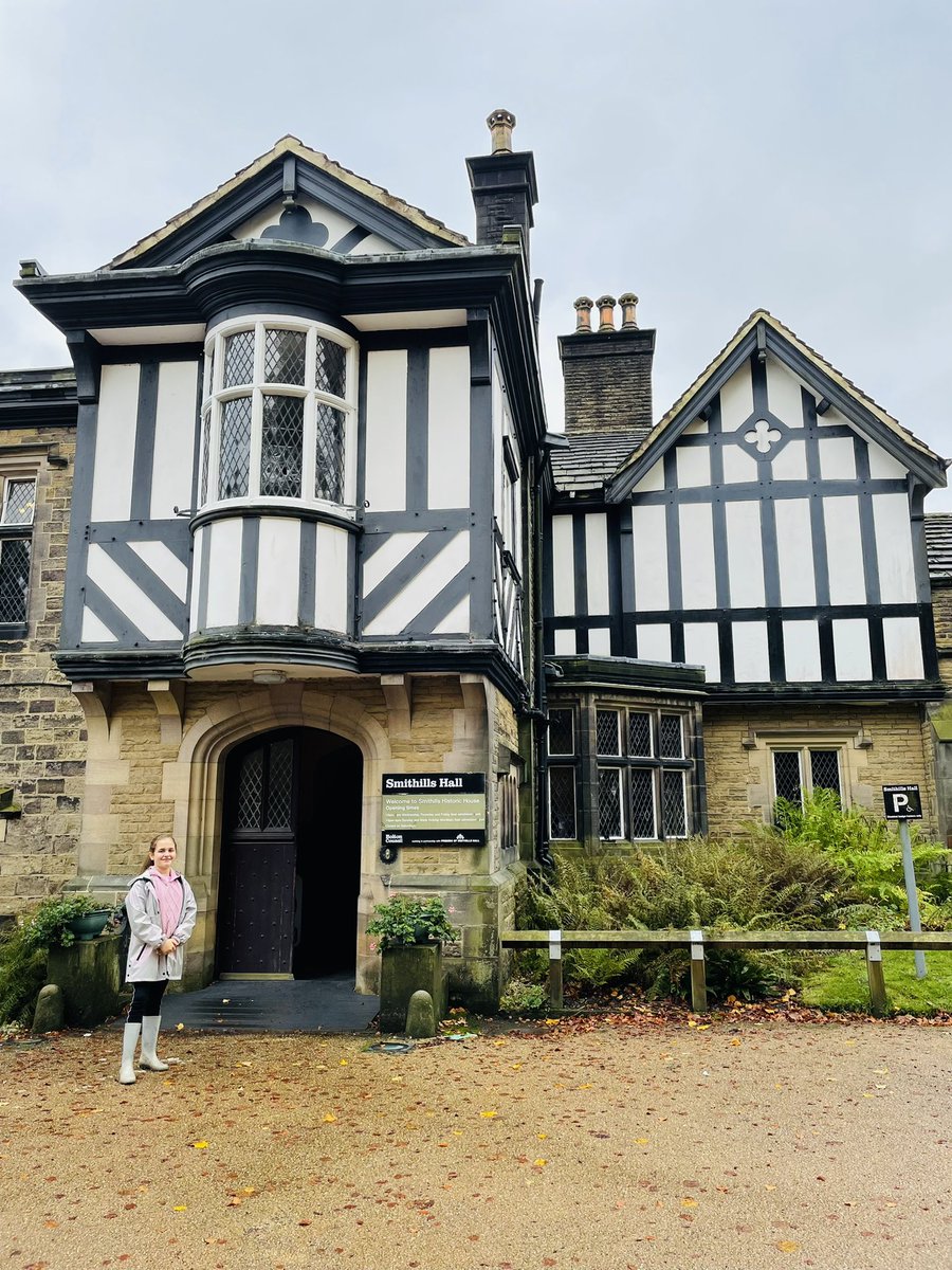 becki_bowden's tweet photo. Smithills Hall today researching more Tudor history in Bolton #prelearning @BeaumontYear6 @Beaumontprimary https://t.co/60U4r580v6
