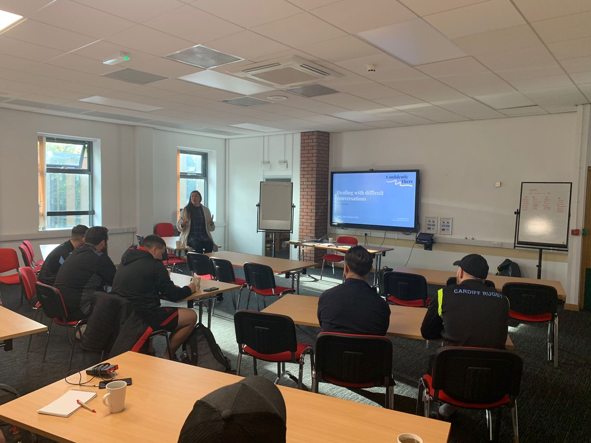 ClarkeWRUEdu's tweet photo. Learning continued for the HUB officers within the Cardiff region with @confidentlyther .

A great workshop developing strategies to deal with difficult conversations. 

A very informative and useful workshop 

#rugby #conversations #strategy #parent #adult #child https://t.co/g94804ZjOm
