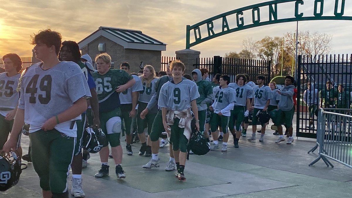 🐲 PLAYOFF FRIDAY! 🐲

Tickets for the MHSAA Playoffs are all electronic with no cash option available.  If you wish to purchase tickets ahead of time, you may do so at: gofan.co/app/events/749….  

Game time is @7:00 pm at Rochester Adams.  

Go Dragons! 🏈