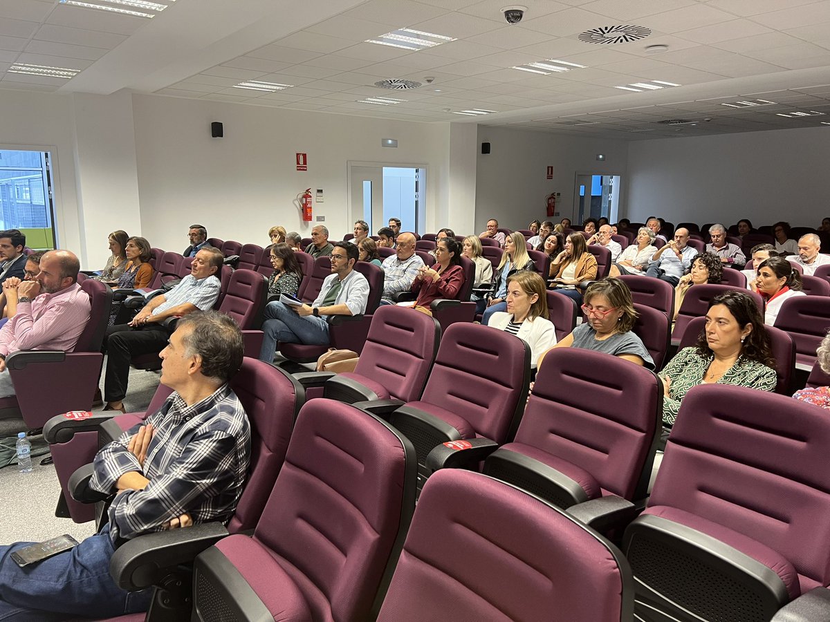 cascalessaseta's tweet photo. Muy interesante el seminario sobre los fondos Next G impartido hoy en la @Umu. Muchas gracias a tod@s los asistentes, a los ponentes y a la @cbgobierno .

@FernandoJS63 @MANUELVILLORIA1 @Fernandezy69 @mitecogob https://t.co/su06F9ajWz