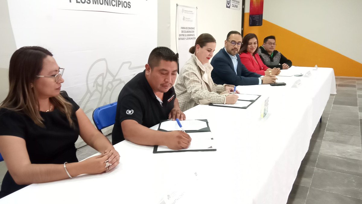 GobDeCalpan's tweet photo. Realizamos la firma de Convenio de Coordinación y Colaboración Interinstitucional con @Segob_Puebla @ANALUCIAHILL a fin de garantizar el derecho de acceso a la justicia y la debida defensa de las mujeres,👱‍♀️👩‍🦳 niñas 👧 y adolescentes 👩 en situación de violencia. ⚖️ https://t.co/XqphckBfyd