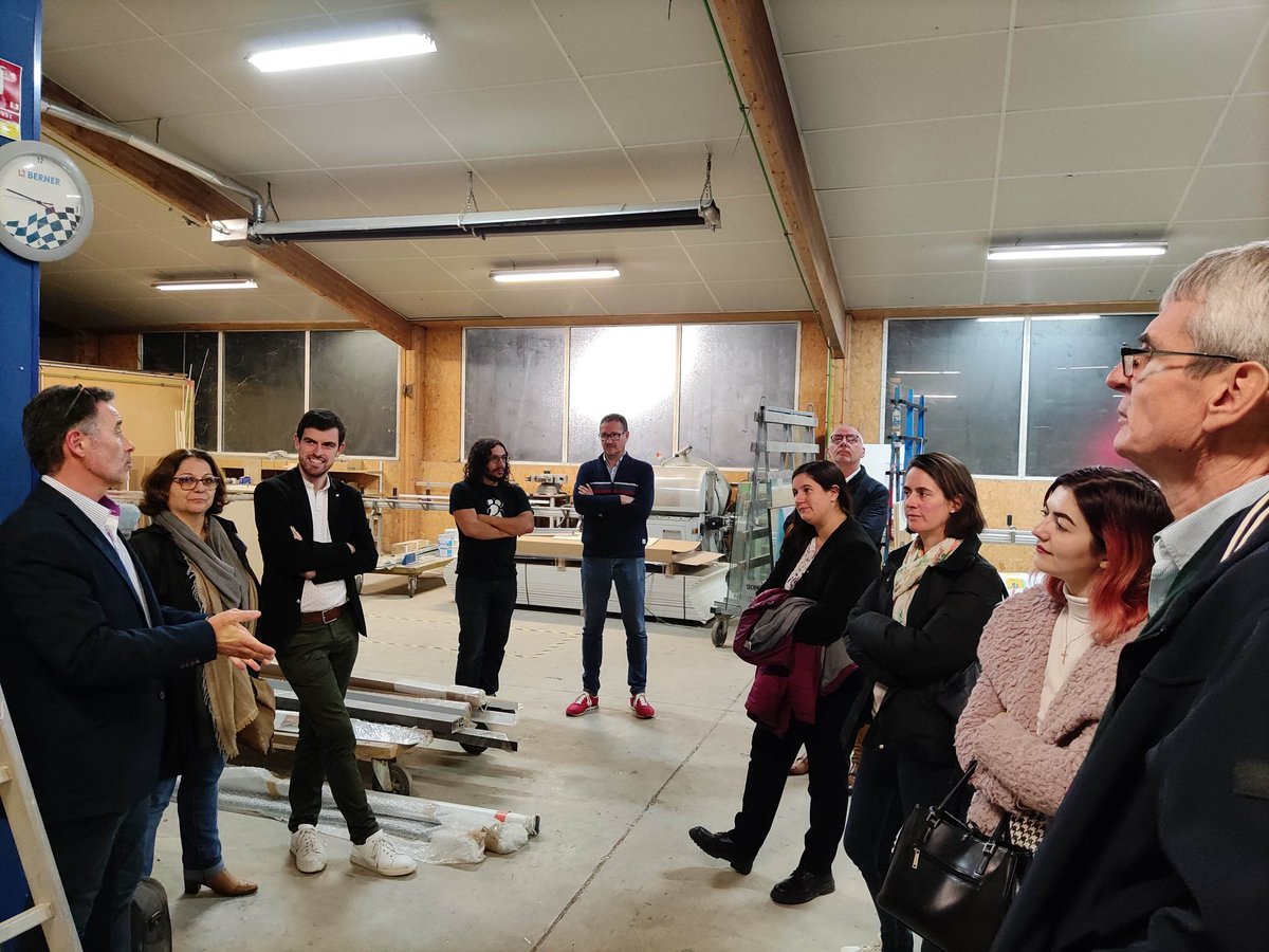 Visite de l'entreprise MD AGENCEMENT 

Les membres de la JCE d'Angoulême-Cognac ont eu l'opportunité de découvrir le savoir faire de l'entreprise.

Ce fut l'occasion d'échanger également autour des enjeux de recrutement des entreprises 🤝🏻

#JCE #CHARENTE #ANGOULEME