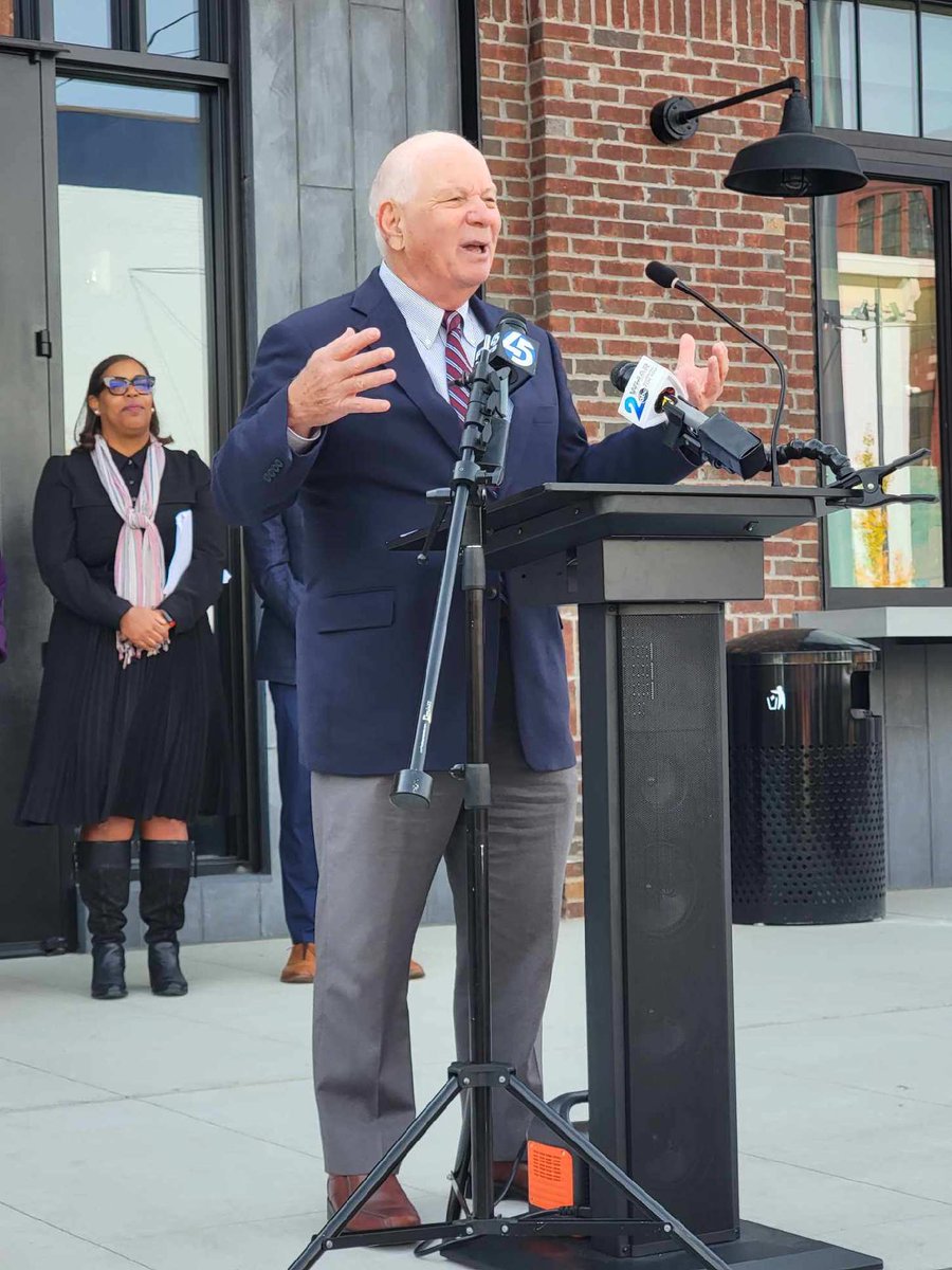 AyrianneParks's tweet photo. #MakeNMTCPermanent champion @SenatorCardin spoke during @CDFIFund #NMTC announcement this morning! @EnterpriseNow honored to receive an award, along with 4 fellow Maryland CDEs. https://t.co/VymhVbjAVH https://t.co/xSg498CHcH