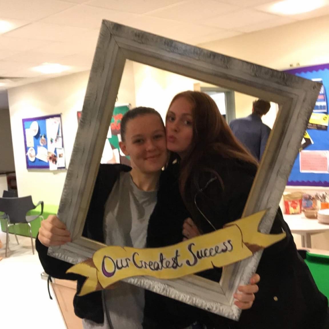 SoTCityCouncil's tweet photo. Every young person in #StokeonTrent deserves the opportunity to make the most of their talents and abilities.

So to celebrate National Care Leavers Week, 25 of our care-experienced young people got together to celebrate their achievements 

#NCLW 👦👧⭐️

(1/3) https://t.co/U1pd51gfWT
