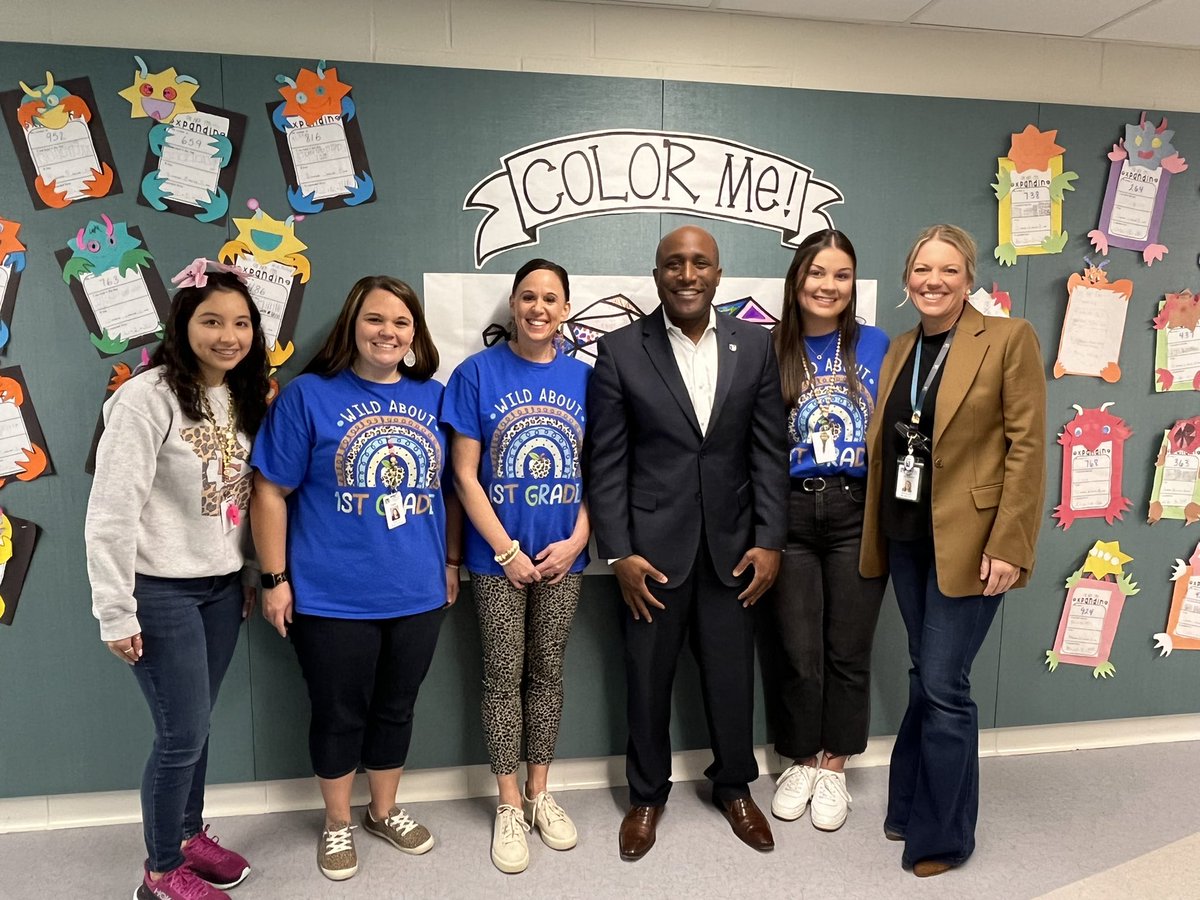 Mayor Q on Twitter: "I read to first graders, talked policy issues with 5th grade leaders, and