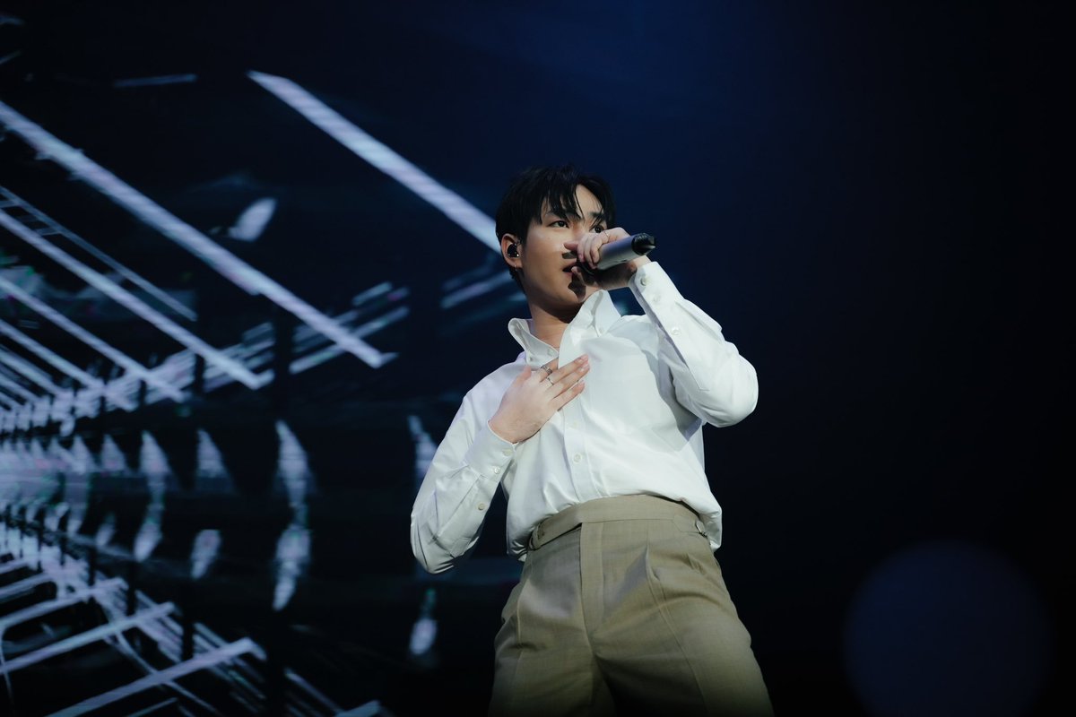 Palit_Official's tweet photo. ส่งเข้านอนด้วยท่านี้ เก็บตกเบื้องหลังก่อนขึ้นสเตจ #comeontouchmybody
#PeckPaLitChoke #เป๊กผลิตโชค @peckpalit https://t.co/1h5RPpJC4k