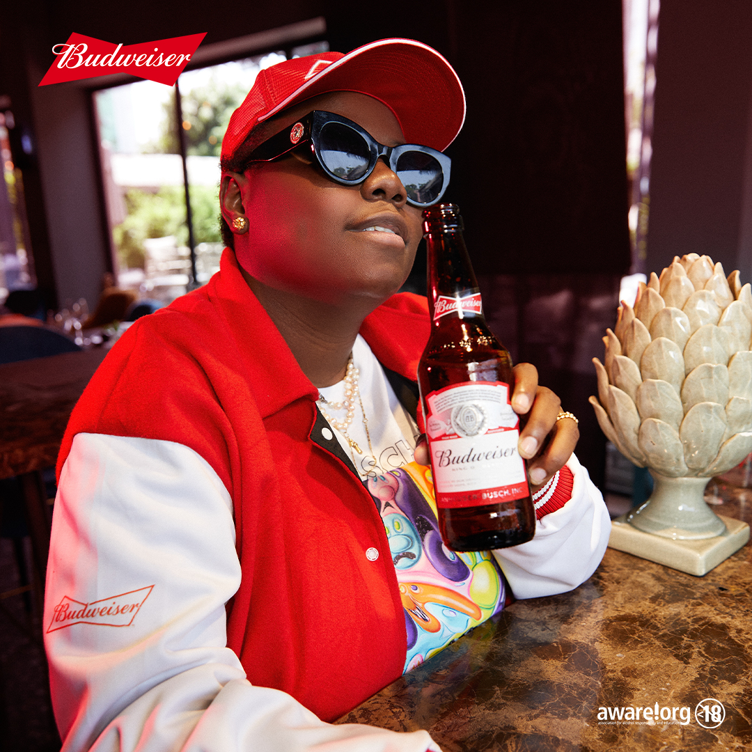 BudweiserNG's tweet photo. Whether with a glass, a bottle, in a bar, or elsewhere, you deserve a smooth journey into the weekend

Buds, it's Friday!!

What's on your smooth calendar for the weekend?

#YoursToTake https://t.co/vhNy12dztm