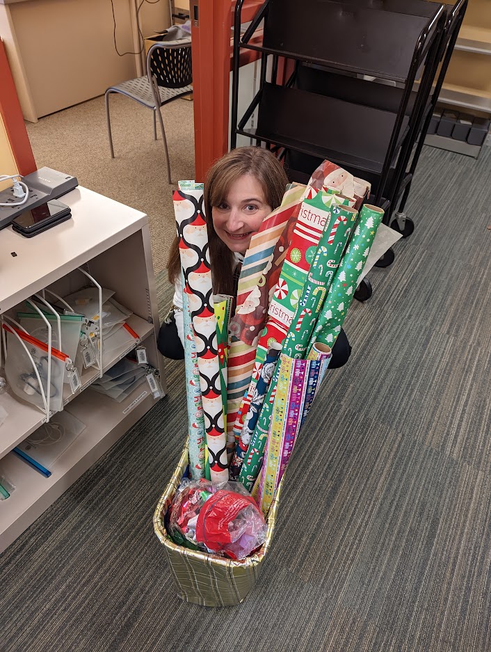 macphaidin_lib's tweet photo. We're bringing our gift wrapping station back during the 5 Days of Finals!  #Librarian Lindsay Boezi is so excited, she's already prepping the wrapping paper.

#WheresLindsay #5DaysOfFinals #WrappingPaper #GiftWrapping #MacphaidinLibrary #StonehillLibrary https://t.co/TYvWd1dswe