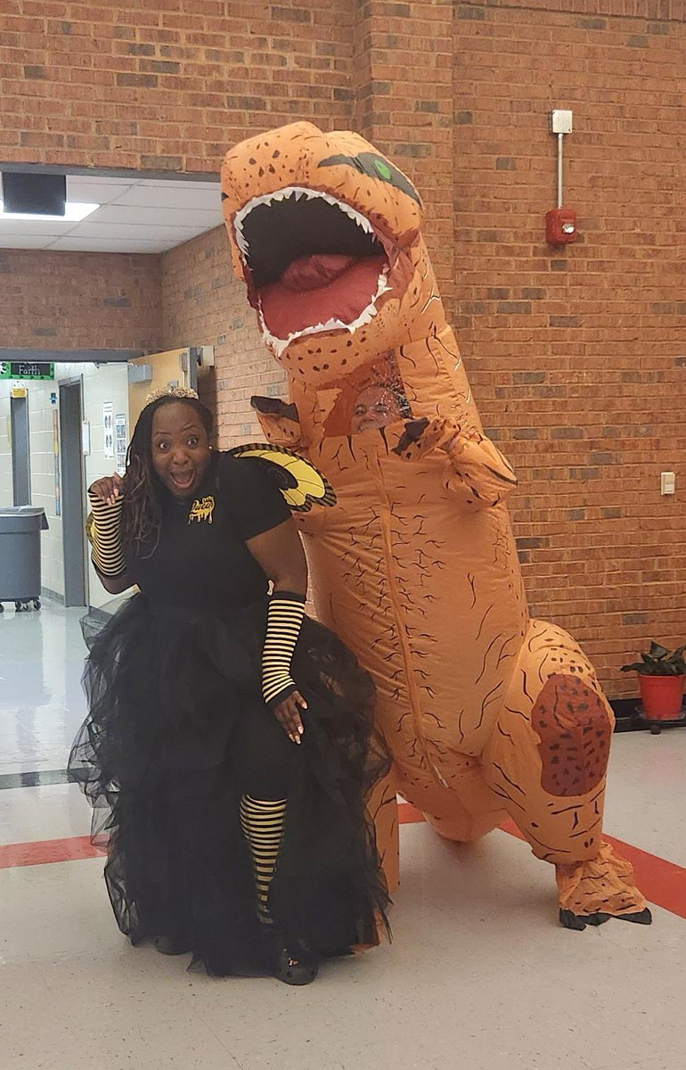 agilliard32's tweet photo. Red ribbon week is always my favorite week! I think todays costume day tops all other days! @OHES_Covington @MartinBettina @Ohesap2 #ncssbethebest #redribbonweek https://t.co/nE14FDwU1Z