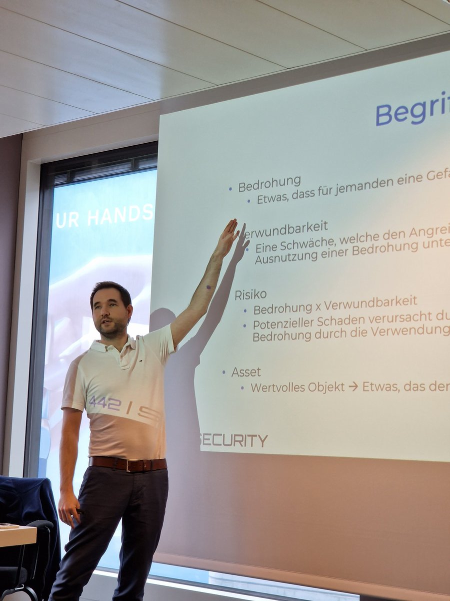Spannende interdisziplinäre Schulung zum Thema #ThreatModeling von Darius Bohni (#442Security). Hatte für alle Skilllevel was dabei 👍