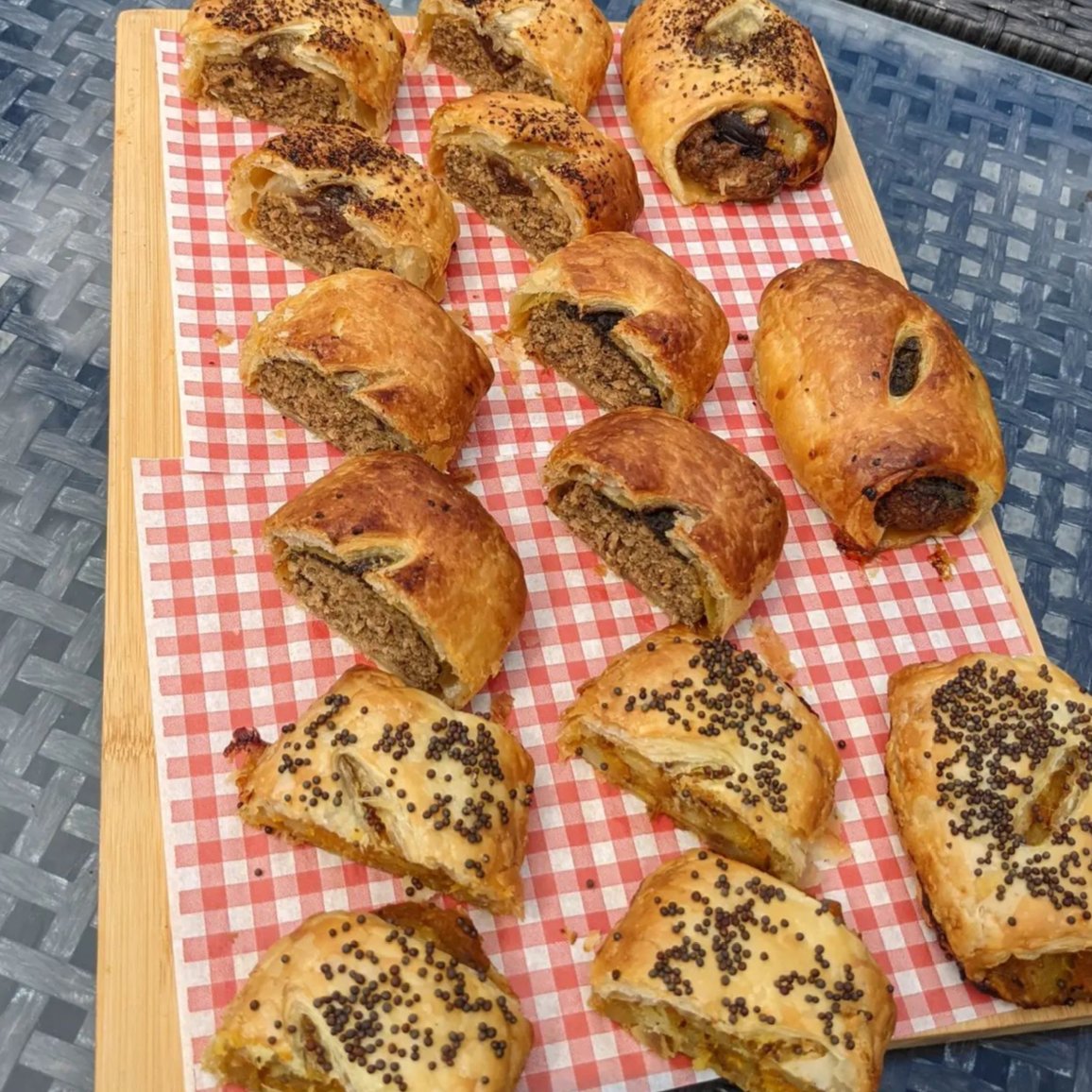 In the small business spotlight it's The Vegan Picnic Basket 🌟
Tasty vegan versions of our picnic favourites 😋*drooling* We love that John has turned his love for picnic food into something he believes in and has created a unique identity for his brand 👏 #smallbusiness