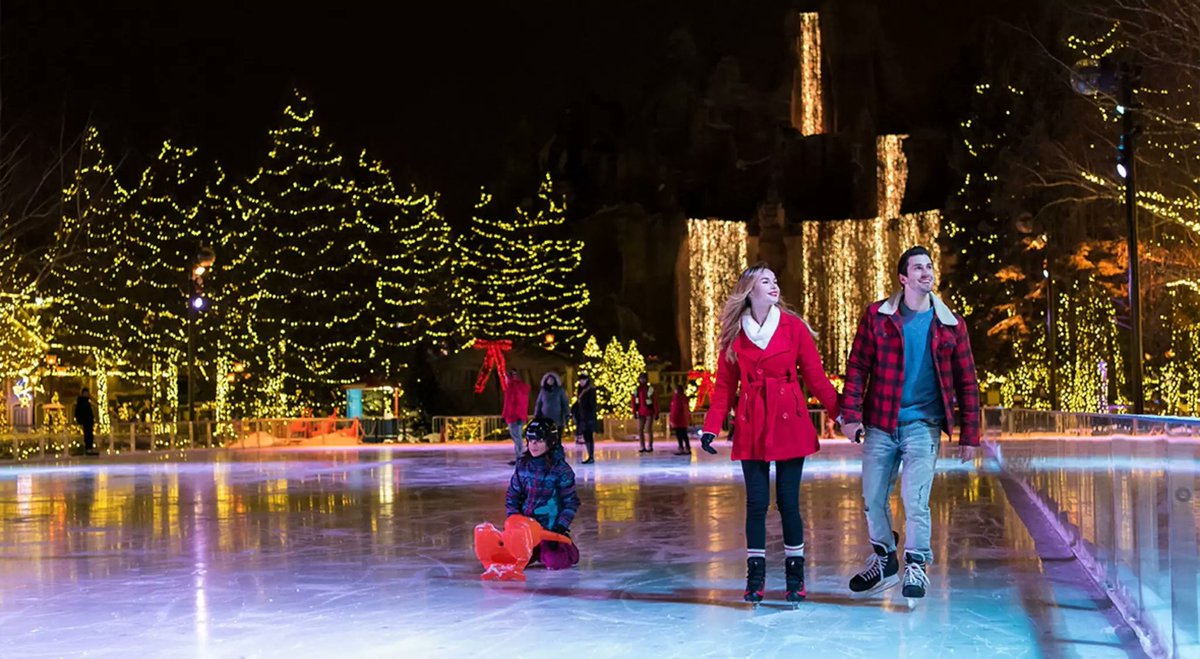 #WinterFest revient à @CanadasWonderland après deux longues années alors que les terrains se transforment d’un repaire d’Halloween en un pays des merveilles hivernal magique! Amenez votre famille &amp; vos amis &amp; explorez les zones thématiques plus grandes que nature!
