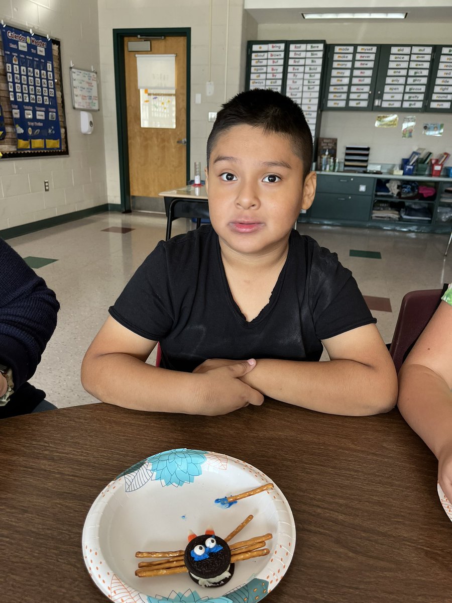 Mrs. Klausman tweet media