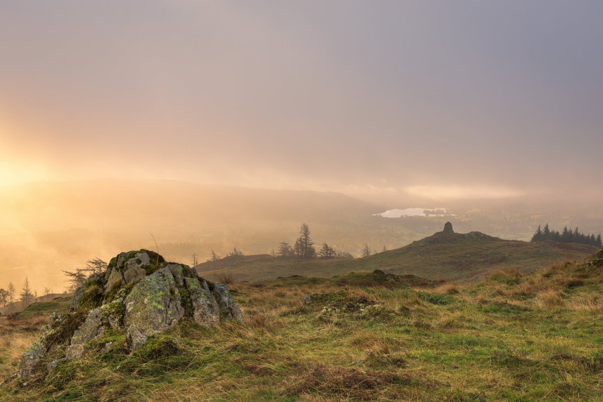 Who can name the #LakeDistrict body of water in the distance? It's a popular one! Another shot from the other morning in between flurries of thick mist ⛰️

#Cumbria #sunrise #goldenhour #photography #wexphoto #landscapephotography #canon
