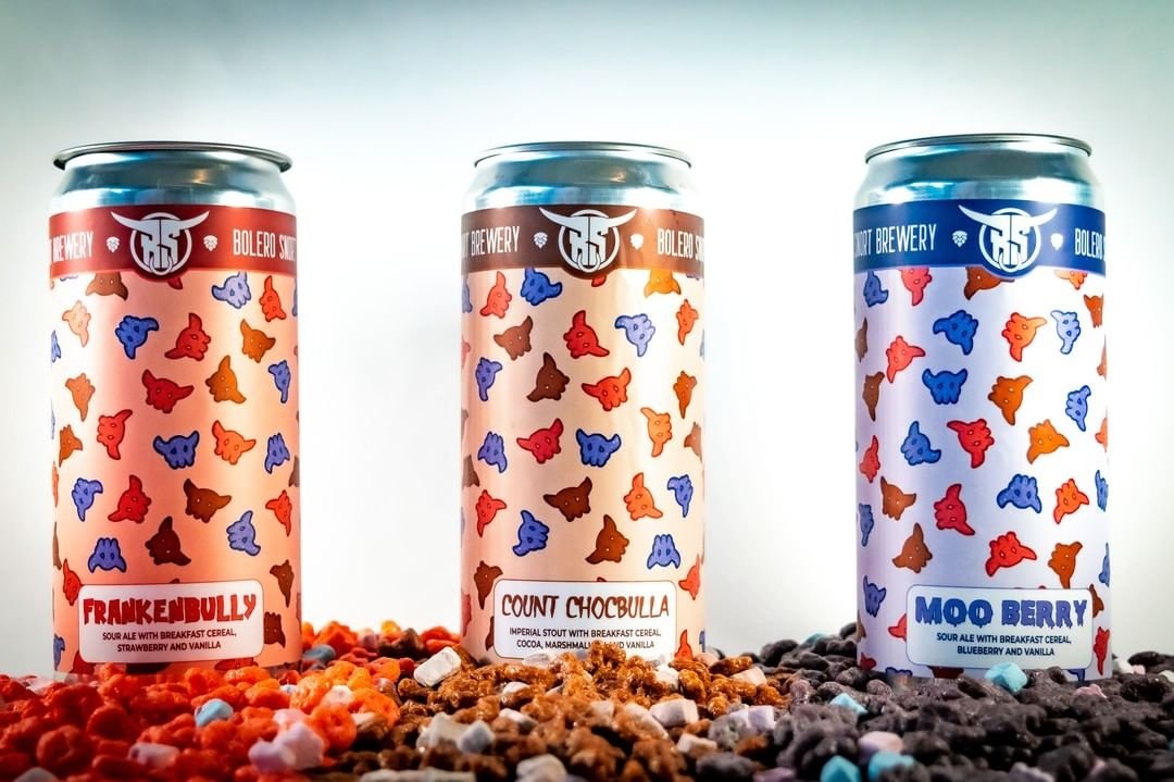 BeersAnd1's tweet photo. JUST IN TIME FOR HALLOWEEN. If you listened to our last #Microwbrew you heard Alex talk about these. Did he know?! Gotta get at least one of these!
#Beer #CraftBeer #Cereal #SugaryCereal #CraftBeerReview #HalloweenBrew #Halloween #CraftBeerPodcast #CraftBeerForLife #BULLY https://t.co/TNKCpscfoZ