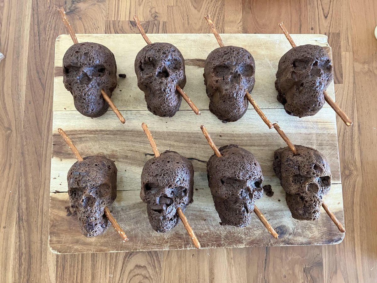 Jay Van Bavel, PhD (@jayvanbavel) on Twitter photo I made some delicious #Halloween 🎃 treats as a tribute to #PhineasGage the most important lesion patient in the history of #neuroscience
He survived an accident in which an iron rod shot through his frontal lobe and impaired his socio-emotional capacity smithsonianmag.com/history/phinea… I made some delicious #Halloween 🎃 treats as a tribute to #PhineasGage the most important lesion patient in the history of #neuroscience
He survived an accident in which an iron rod shot through his frontal lobe and impaired his socio-emotional capacity smithsonianmag.com/history/phinea…