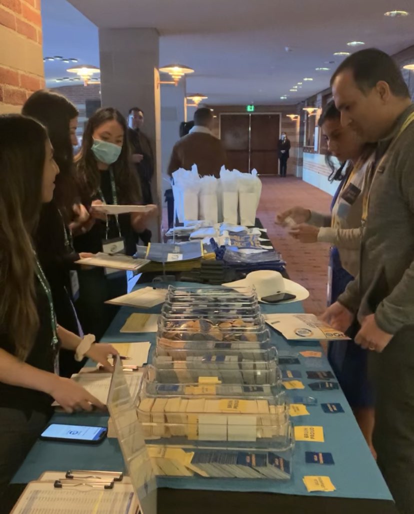 UCLA_Alumni's tweet image. We’re welcoming alumni @UCLA_Parents to breakfast and have special treats for our guests and sustaining donors. 
#BruinFamily