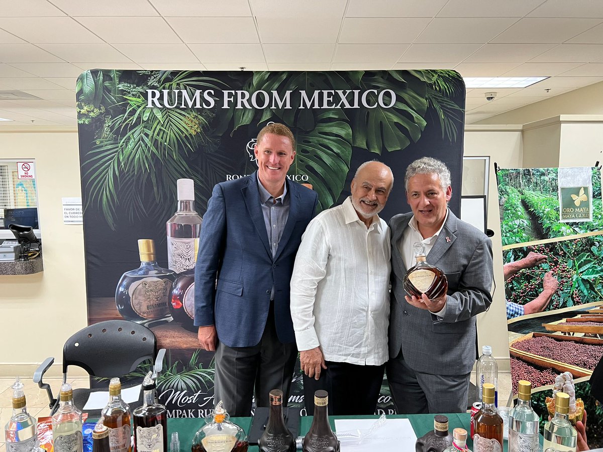 En la Expo Agroalimentaria de 🇲🇽 en <a href="/PortTampaBay/">Port Tampa Bay</a> participaron productos chiapanecos <a href="/Marca_Chiapas/">Marca Chiapas</a> idea original de <a href="/isabelaguilera/">Isabel Aguilera +🤚</a>, cafés de las fincas Hamburgo e Irlanda de altísima calidad y el mejor ron del 🌎 <a href="/ronbonampak/">RonBonampak</a>.
<a href="/CanacoTapachula/">Canaco Tapachula</a> firmó un MOU con el <a href="/WTCTampaBay/">Trading in Tampa Bay</a>.