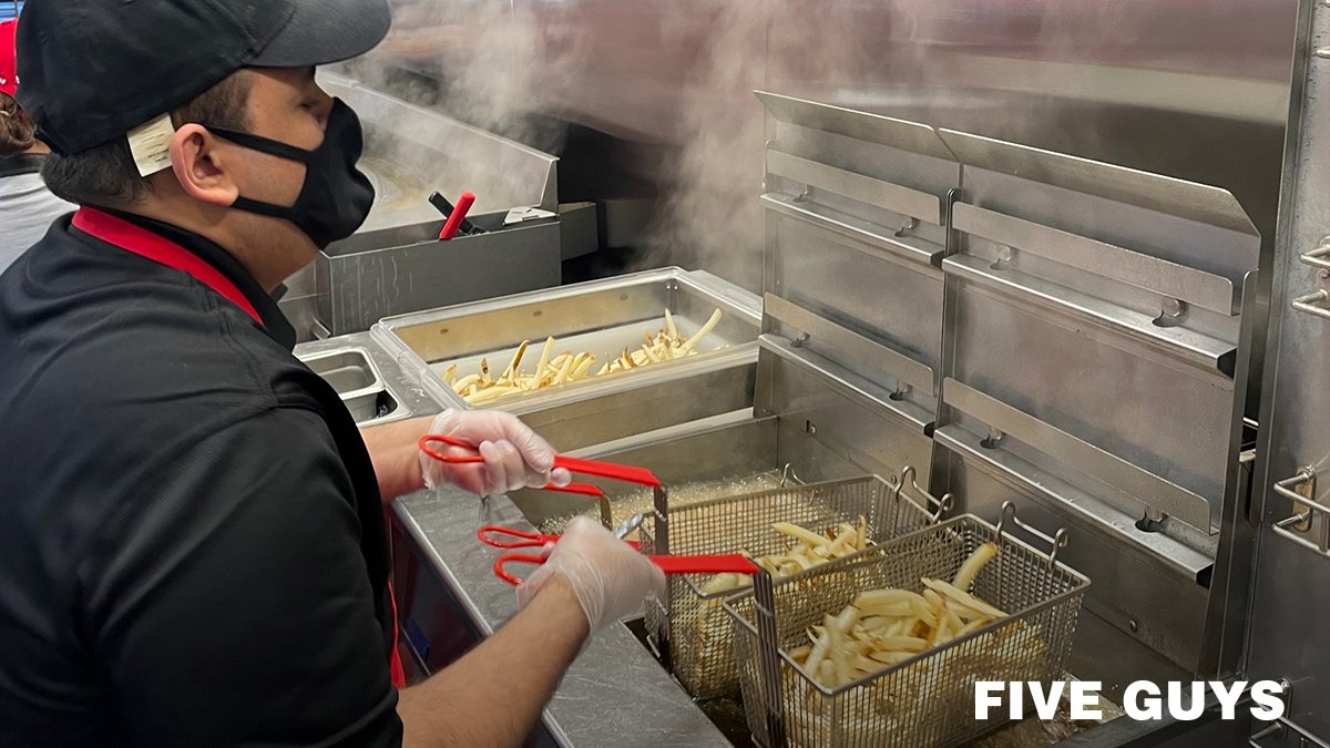 FiveGuys_Crew's tweet photo. It's Fryday once again!!! Celebrate by going down to your local Five Guys and showing our fry masters some love! If you're also looking for new career opportunities, https://t.co/Q0Ug3PY5zK has all the info you'll need! https://t.co/6nEPHWXnyL