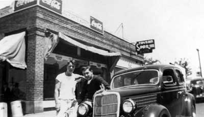 Did You Know The Spar is Tacoma's oldest restaurant/bar? 

Support the Museum and a family-owned, community-oriented, historic #restaurant during the 11/7 #RestaurantTakeover. Dine-in or carry-out for lunch or dinner and the Museum will receive a portion of all food sales!