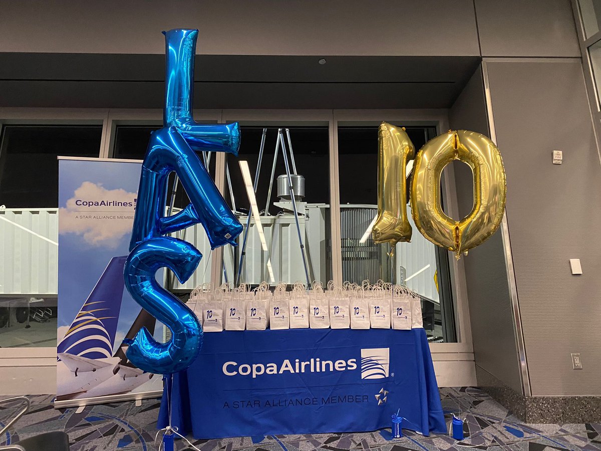 CopaAirlines's tweet photo. Hoy celebramos 🔟 años de volar a Las Vegas 🇺🇸 y conectándolos con Latinoamérica y el Caribe a través del Hub de las Américas ®️  en Panamá. ¡Felicidades y que sean muchos más volando juntos! 
#CopaAirlines #Copa2LasVegas https://t.co/um9i8loq5V