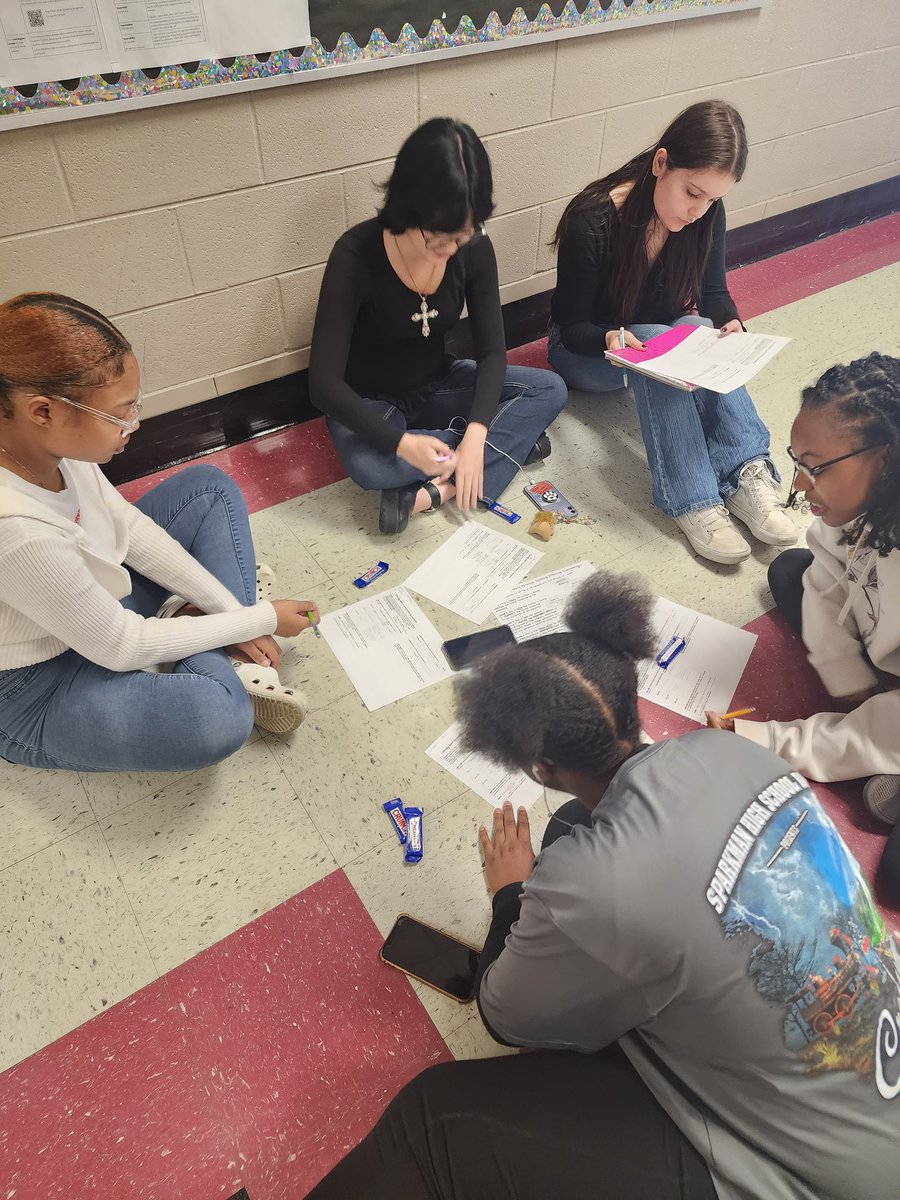reademandweave's tweet photo. π¬π π« must be included in class when Halloween is approaching. Candy bar commentary got students digging into how the ingredients of a candy bar work together for the full effect! #candycommentary #aplang #dontlayafingeronmybutterfinger #takeabreak #hungrywhywait https://t.co/L4HzYJfzZI