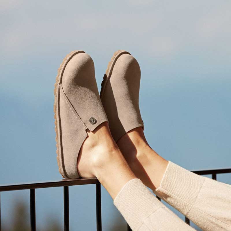 SoundFeet's tweet image. The classic Zermatt. This version from Birkenstock features a suede lining and an extra grippy outsole, making it perfect for lounging indoors or venturing out.
#BIRKENSTOCK #showoffyoursoundfeet #ootd #fall #sweaterweather #new #obx #shopsmall #smallbusinessfriday