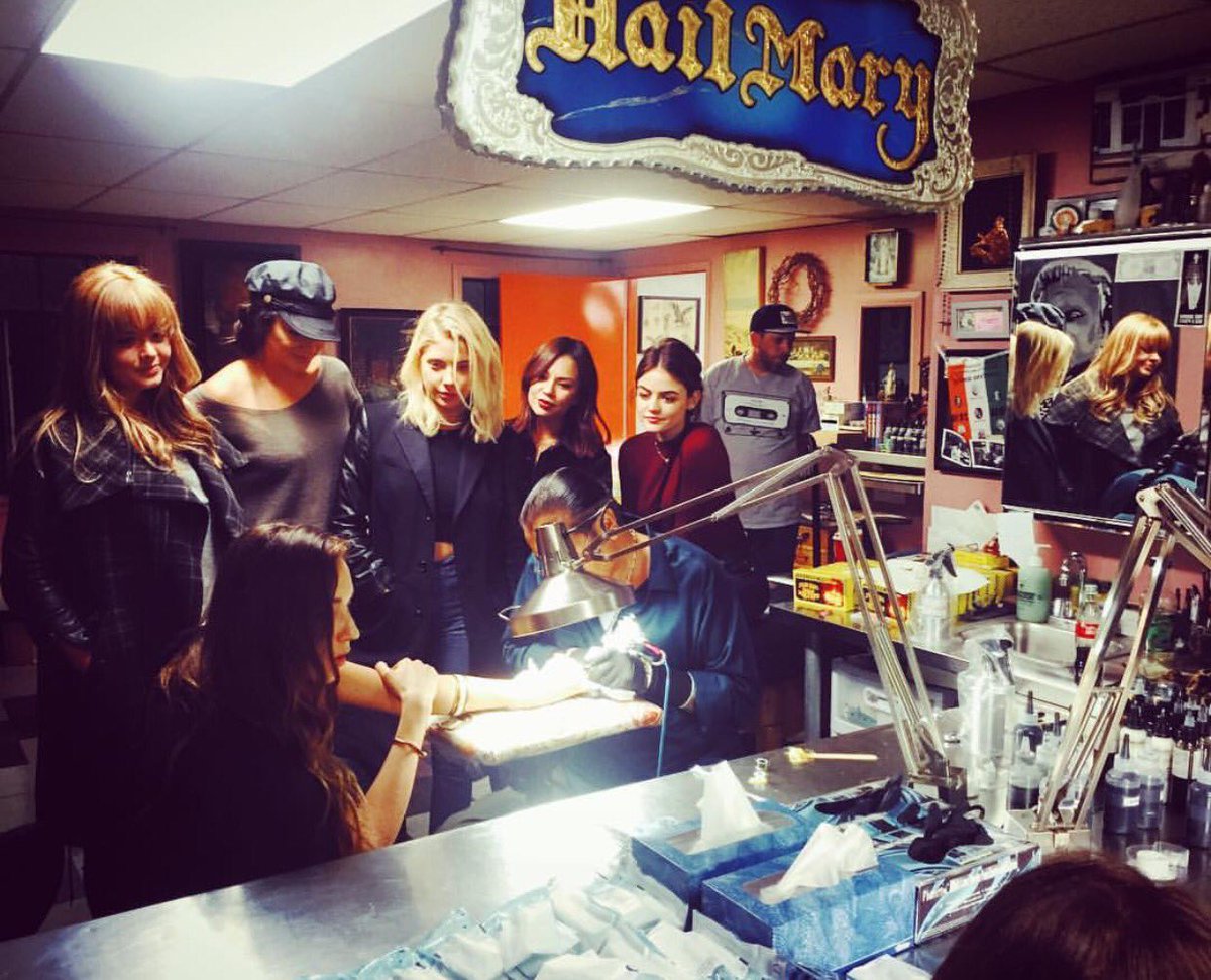PLL_random's tweet photo. 6 años🤫

AND "THAT'S IMMORTALITY MY DARLINGS!🤫 #PLL #PrettyLittleLiars https://t.co/NwGoL3XqRK