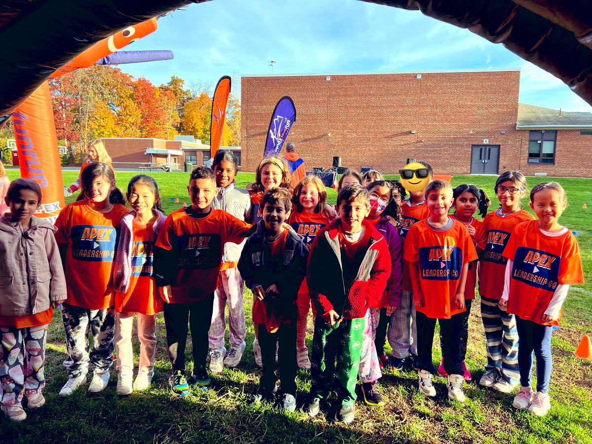 2FBHE's tweet photo. 2F -BHE APEX FUN Run 2022! #itsgottabeBHE https://t.co/ASGDevIkYI