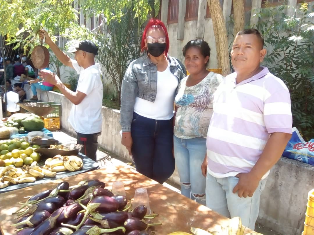 #EnDesarrollo || CVG a través de su Gerencia General de Desarrollo Endógeno y Social adscrita a la VPDT en alianza estratégica con CORPOELEC continua atendiendo a la fuerza laboral de Guayana con las Ferias Agrícolas Integrales. #VenezuelaTierraDePaz