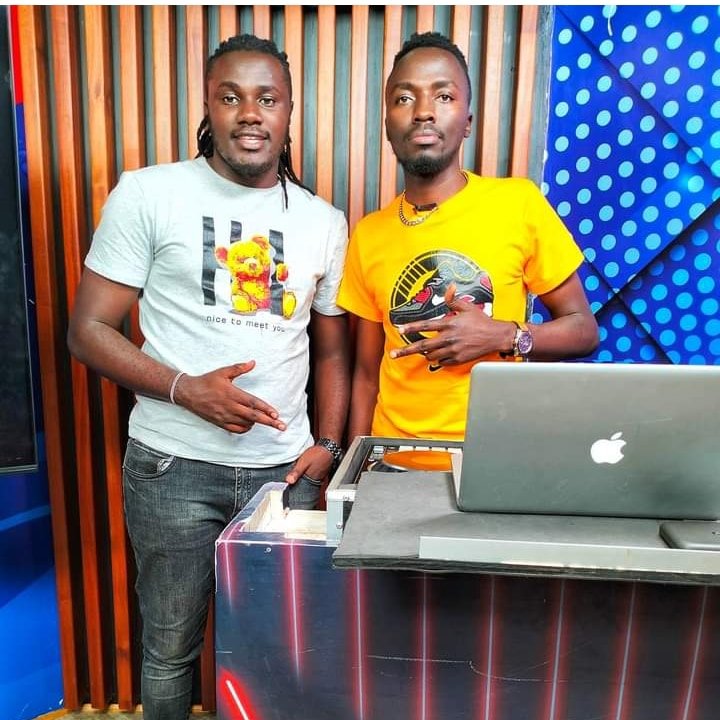 djx_groovy's tweet photo. Team Cocktail Fridays 💥💥...
#VybzSquad #CocktailFridays #GroovyNation #TeamXgroovy https://t.co/TlKivHVX90