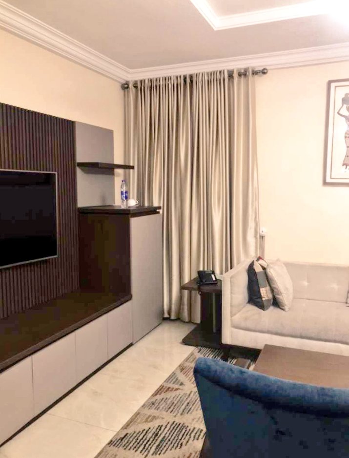 d_n9e's tweet photo. Cosy And Exquisitely Furnished Short Let Apartment Available For Rent On A Serene But Central Street, Wuse 2 #Abuja. Amenities Include A Lounge & A Bush Bar.
Room Rates: 30k, 45k, 50k and 60k (Breakfast Inclusive)
โ๏ธ 08131803474
#Realtor #D9PR #ELONMUSK #AbujaTwitterCommunity https://t.co/dPjjQJIGxd