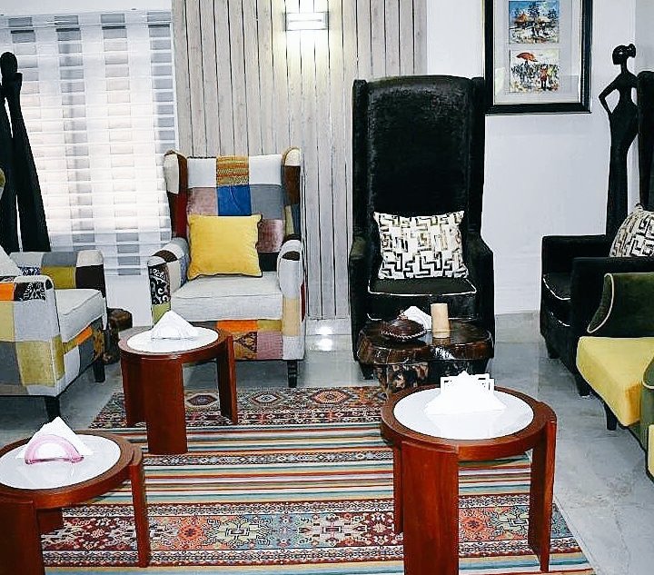 d_n9e's tweet photo. Cosy And Exquisitely Furnished Short Let Apartment Available For Rent On A Serene But Central Street, Wuse 2 #Abuja. Amenities Include A Lounge & A Bush Bar.
Room Rates: 30k, 45k, 50k and 60k (Breakfast Inclusive)
โ๏ธ 08131803474
#Realtor #D9PR #ELONMUSK #AbujaTwitterCommunity https://t.co/dPjjQJIGxd