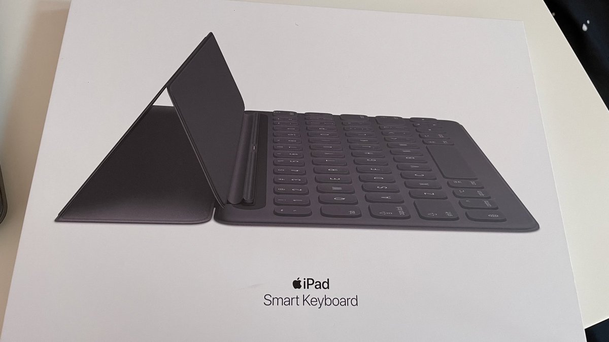 store_n8s's tweet photo. ส่งต่อ #smartkeyboard ของ apple ของแท้ซื้อจากชอป สภาพดีมาก เพราะไม่ค่อยใช้ ส่งต่อ 2600 ฿ รวมส่ง เดมมาเลยค้าบ #เคสไอแพด #iphone #ส่งต่อไอโฟน #iPadเพื่อการศึกษา #ipadมือสอง #หูฟังไอโฟน #คีย์บอร์ดบลูทูธ https://t.co/8MkCbClII8