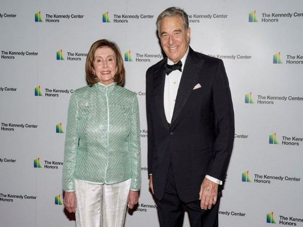 ani_digital's tweet photo. US House Speaker Nancy Pelosi's husband attacked with hammer in San Francisco
Read @ANI Story | https://t.co/HCm91JOsf2
#NancyPelosi #SanFrancisco #Homeattack #USHouseSpeaker #PaulPelosi https://t.co/KyGmHb0crF