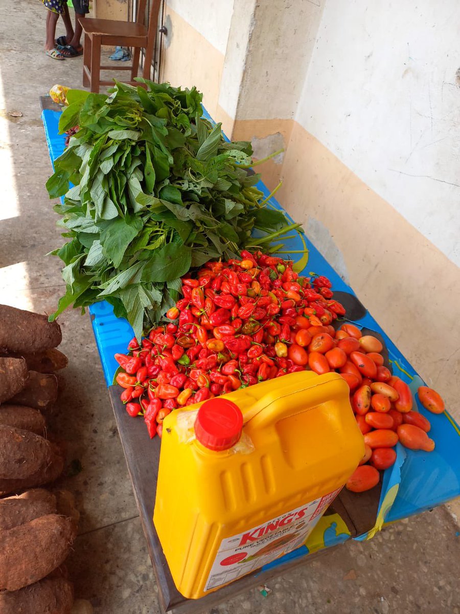 HealingHe3's tweet photo. There are 33 mini communities at the camp. They came up with their method of sharing the food. “It will be orderly and it will go round’  they said. Each room has a food bucket! 
Las las everybody go chop breakfast. Support our Soup Kitchen 
To Learn more, https://t.co/Rl7h0A1QLG https://t.co/pgFPgdlyyd