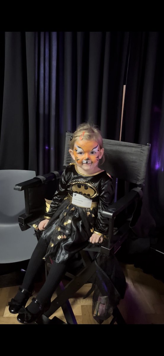 gombradley's tweet photo. Thank you to @ferrero88 and the whole @TwitterDublin REW team for a wonderfully spooky day. This batgirl was well and truly spoilt 👻🦇🎃 #TrickOrTweet https://t.co/SmHAvJhs2W
